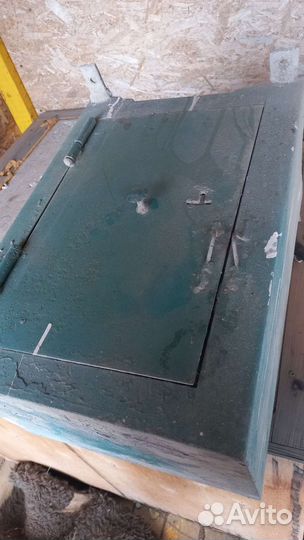 Сейф металлический