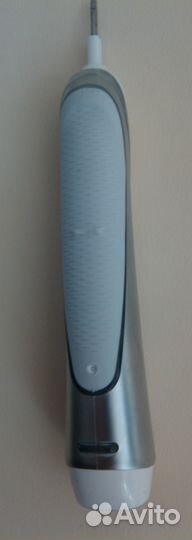 Электрическая зубная щетка с насадками