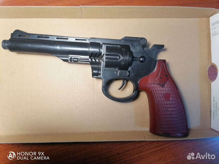 Новые бинокль, пистолет, спиннеры