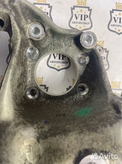 Кулак задний задний левый Mercedes-Benz Cla200