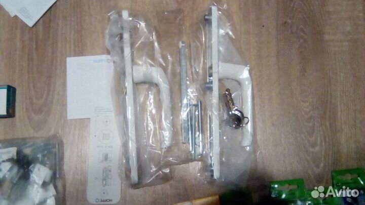 Накладные ручки на двери пвх,и комплектующие