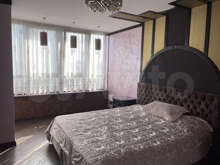 3-к. квартира, 100 м², 23/33 эт.