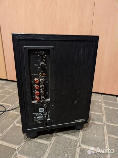 Сабвуфер JBL активный
