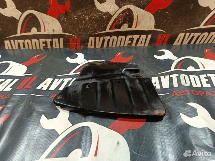 Брызговик крыла передний левый Honda Civic 8 5D FN