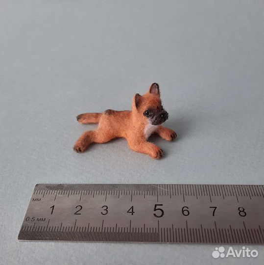 Миниатюрная игрушка щенок бульдога