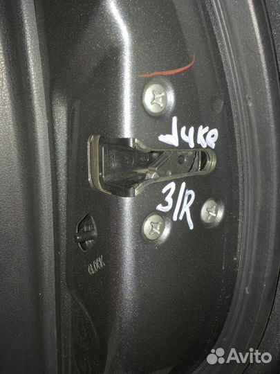 Замок двери задний правый Nissan Juke