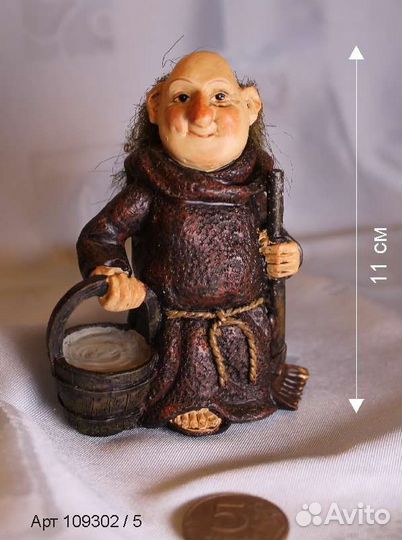 Фигурки монаха