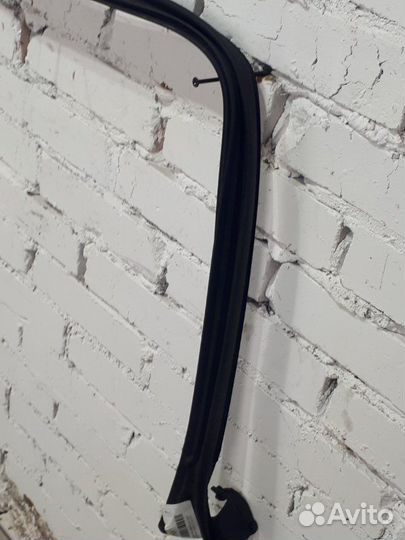 Уплотнитель двери передний правый Toyota Rav4 XA50