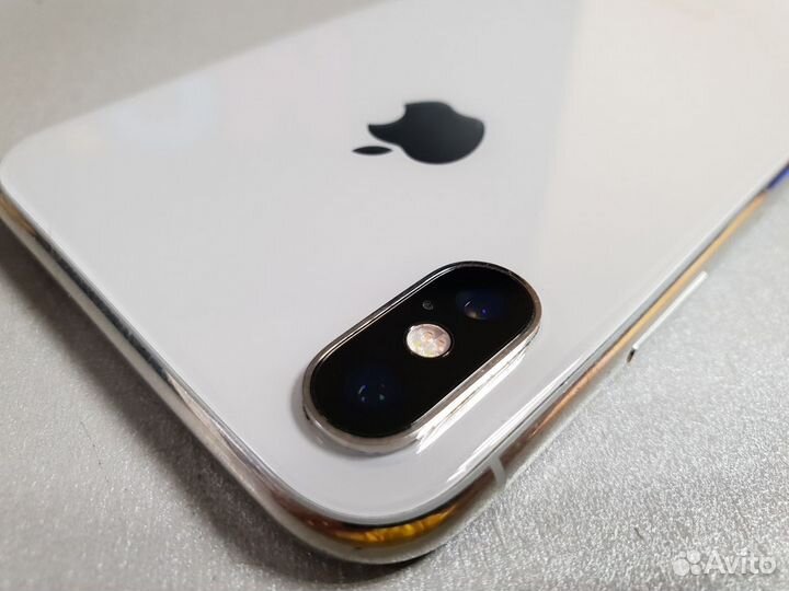 Смартфон Apple iPhone X 3/64 Белый