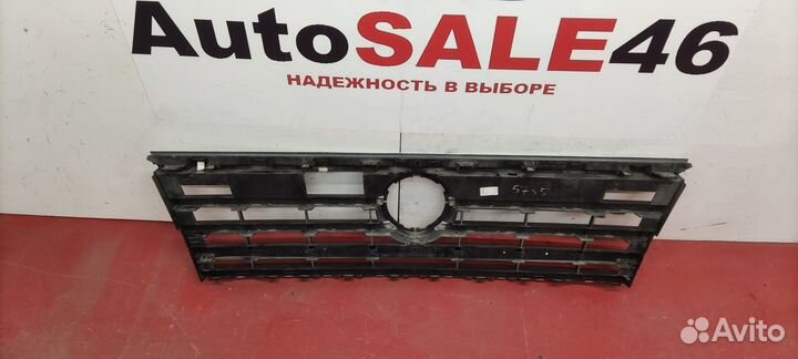 Решетка радиатора Volkswagen Touareg 3