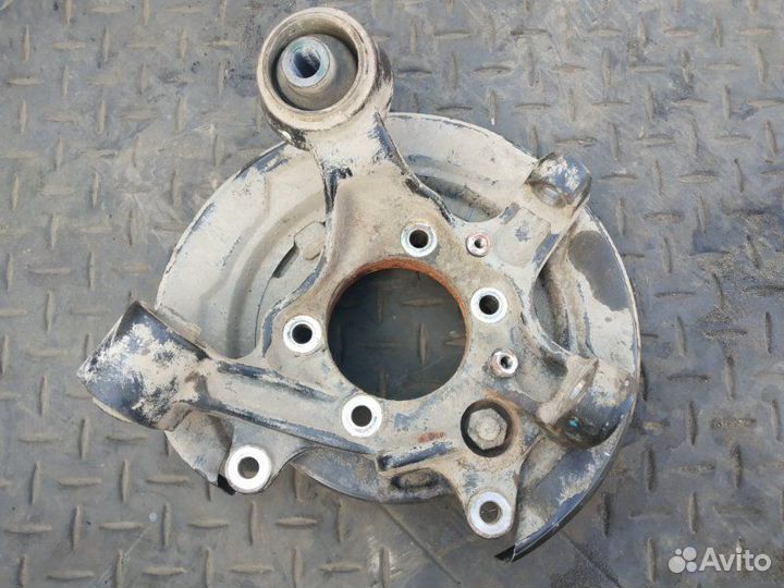 Кулак (цапфа) задний правый Mitsubishi Pajero 4