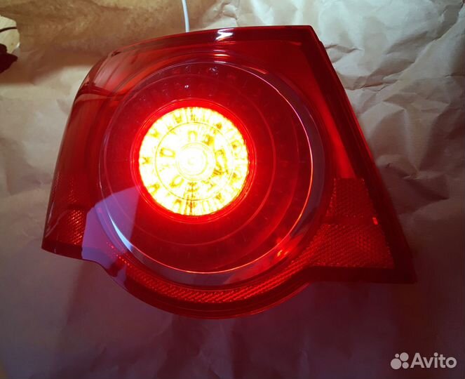 Задний левый фонарь volkswagen passat b6