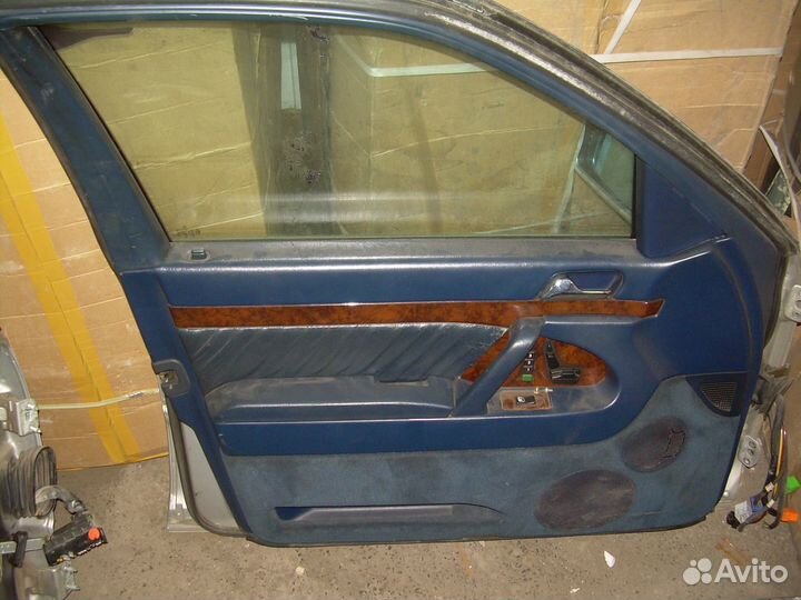 Продам дверь водительскую Mercedes-Benz W140