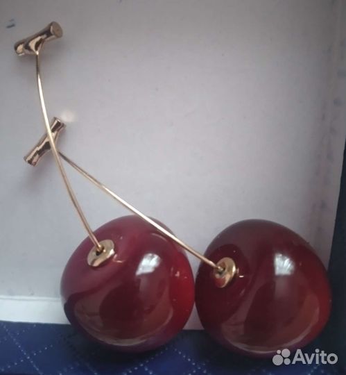 Серьги вишенки, серьги меховые новые