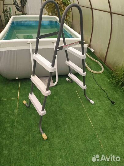 Лестница для бассейна