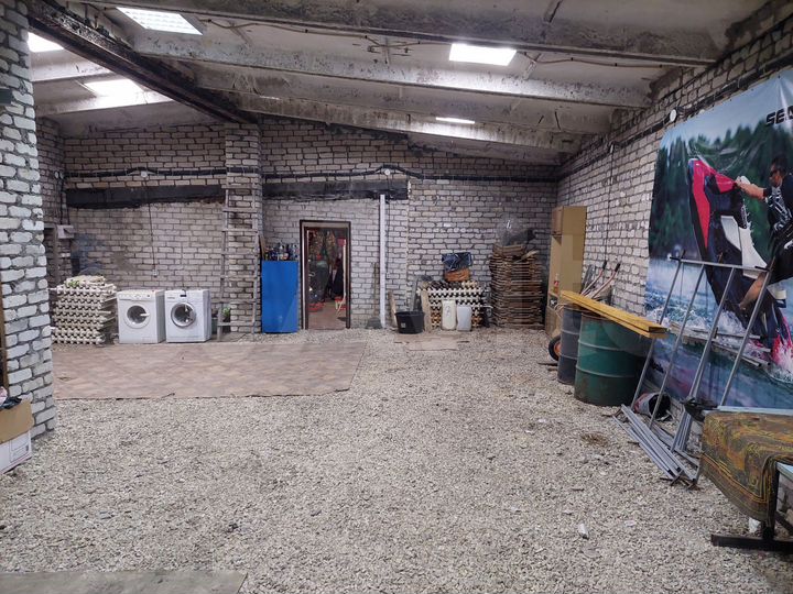 Гараж, > 30 м²