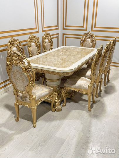 Стол и стулья