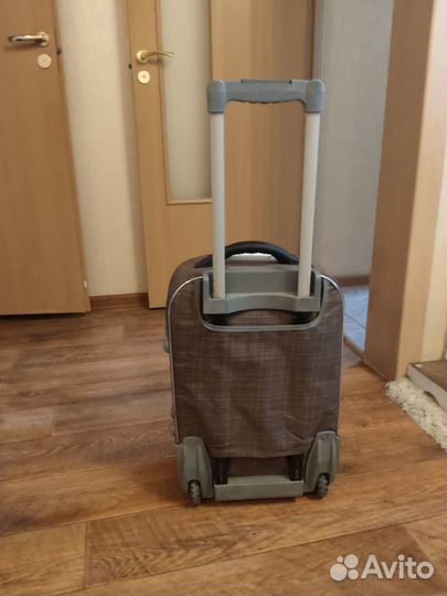 Чемодан на колесах б