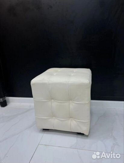 Пуфик для прихожей штучно