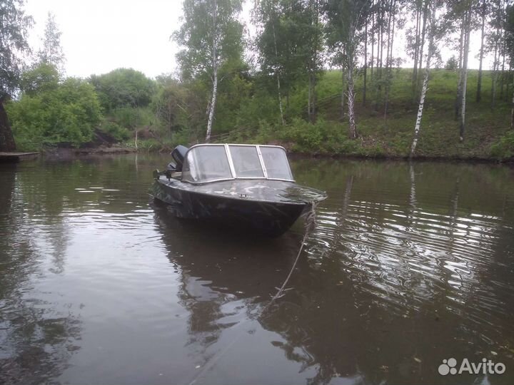 Лотка с мотором и телега