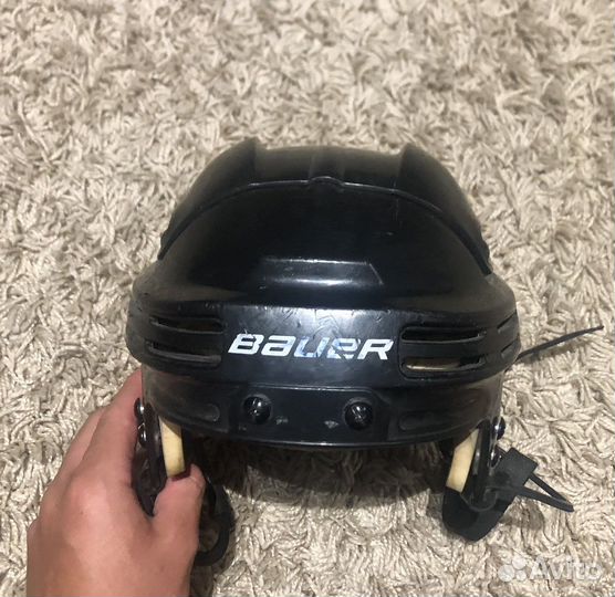 Хоккейный шлем и визор