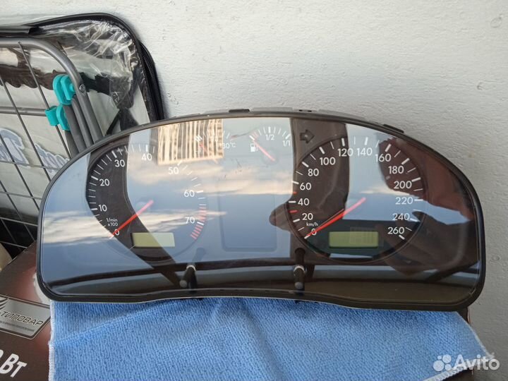 Панель приб. VW Passat B5 VAG 3b0920822x