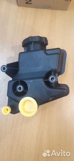 Бачок гур mercedes W164,211,216,219,221,251