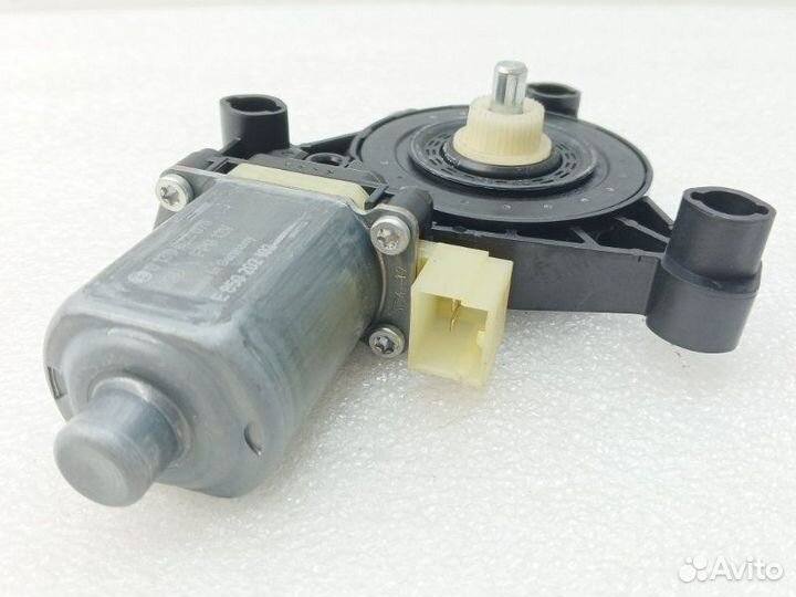 Моторчик стеклоподъемника передний левый