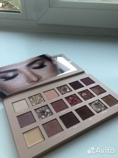 Оригинал Палетка теней Huda beauty New Nude б/у