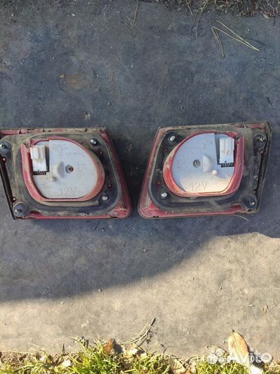 Стопы в крышку багажника. Митсубиси Деомант