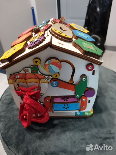 Бизиборд домик со светом 19*19 см