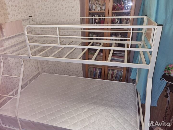 Двухъярусная кровать