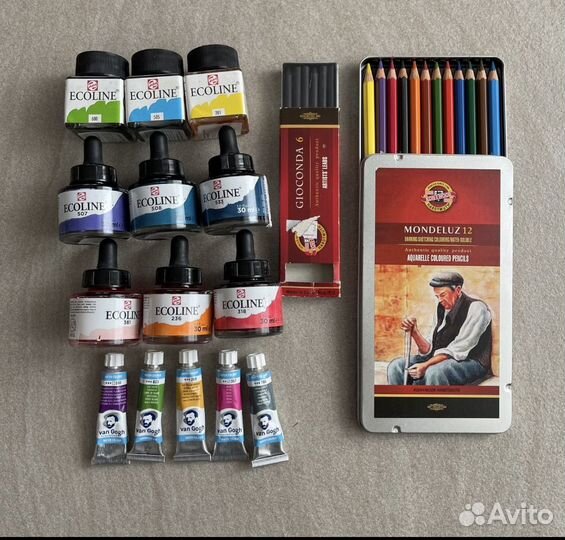 Скетчбук,мольберт,краски,книги для акварели