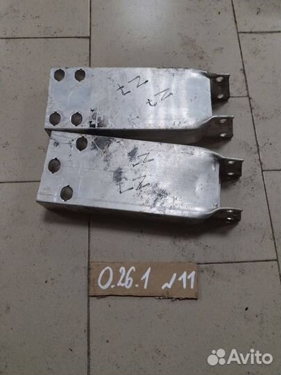 Кронштейн усилителя переднего бампера Mercedes e