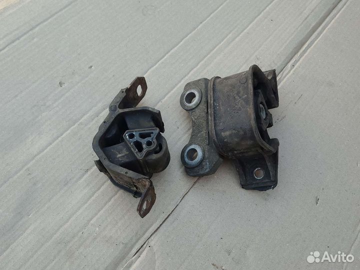 Подушка крепления двигателя Opel Corsa B 1993-2000