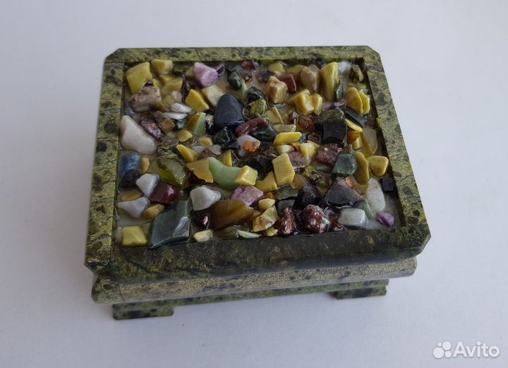 Красивая шкатулка. Природный камень Змеевик