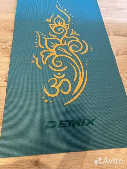 Коврик для йоги и фитнеса demix