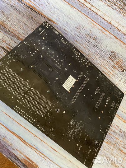 Материнская плата с процессором и памятью