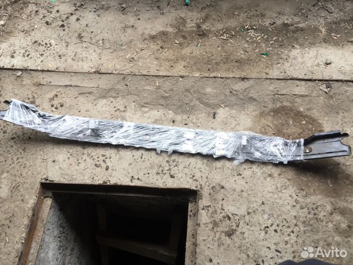 Усилитель переднего бампера W210 mercedes-benz