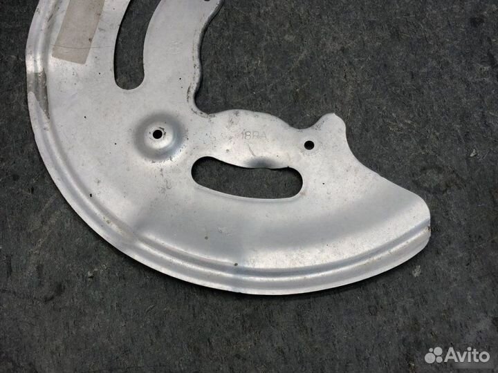 Щит диска передний левый Kia Stinger Gt