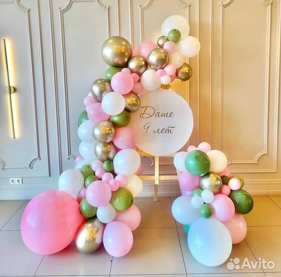 Фотозона на мольберте с шарами