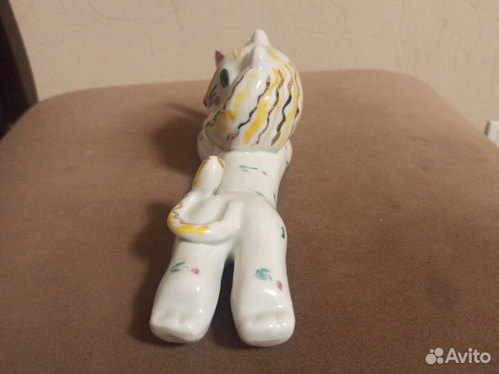 Фарфоровые статуэтки СССР. Львёнок с арбузом