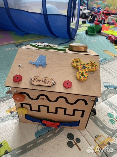 Бизиборд домик