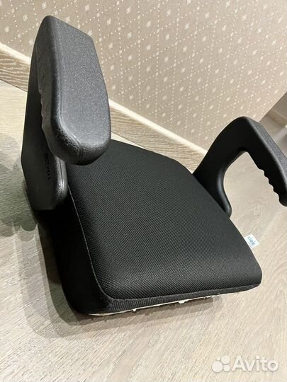 Автомобильный бустер clek isofix