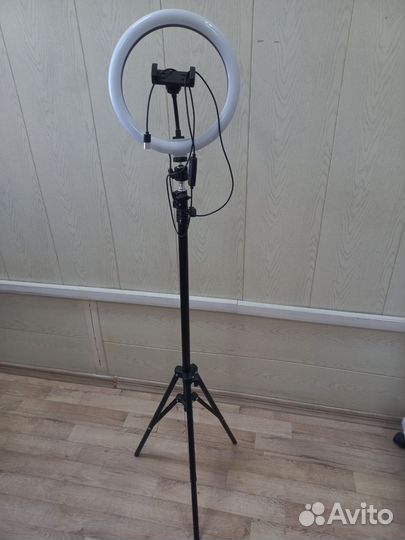 Кольцевая лампа со штативом бу