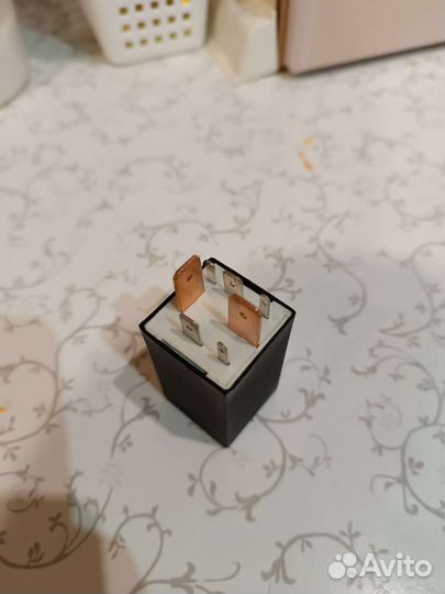 Реле бензонасоса 409 Volkswagen Bora седан 1.6 AKL