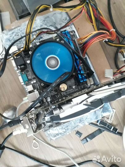 Материнская плата с процессором и памятью