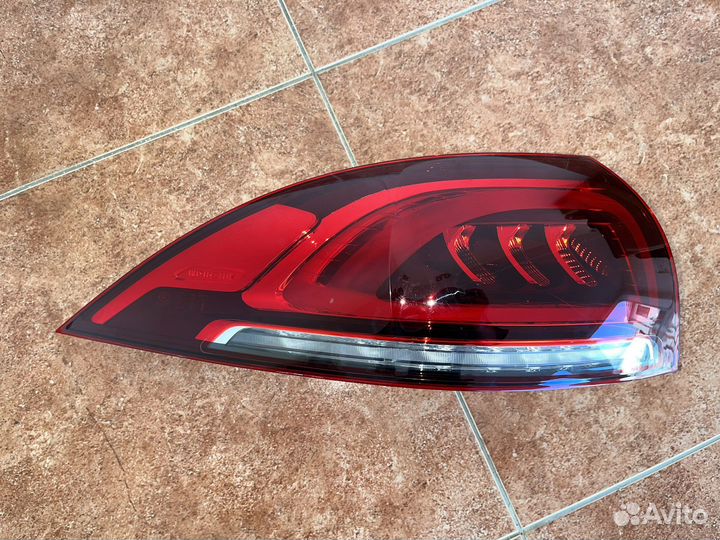 Фонарь левый GLE