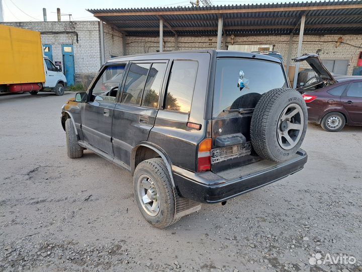 В разборе Suzuki Vitara 1: Chevrolet Geo Tracker
