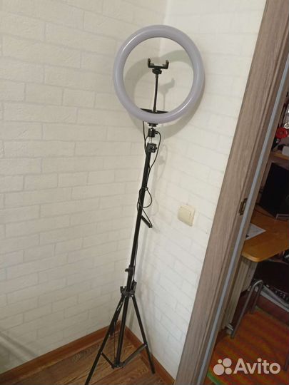 Кольцевая светодиодная лампа